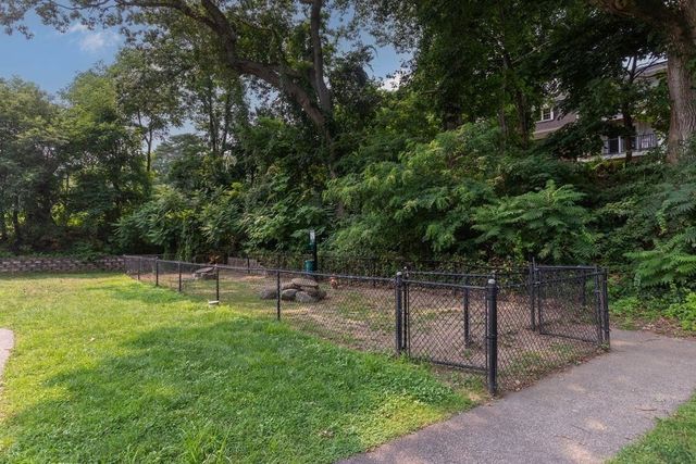 15 Chapel Hill Dr 1, Plymouth, MA 02360