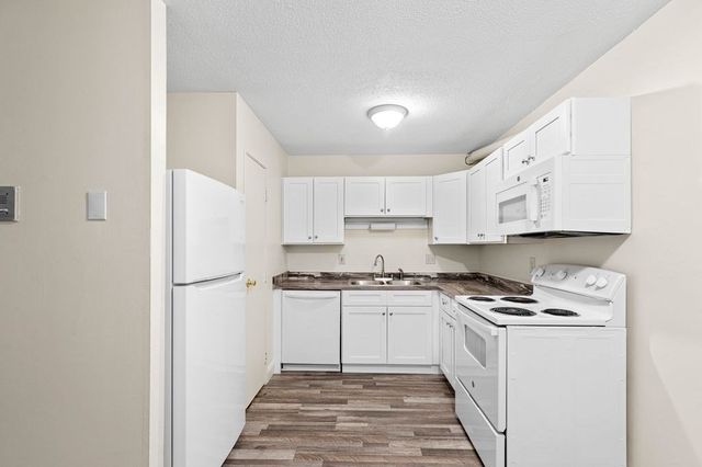 15 Chapel Hill Dr 1, Plymouth, MA 02360