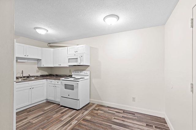 15 Chapel Hill Dr 1, Plymouth, MA 02360