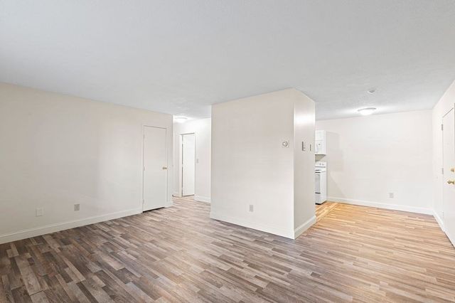 15 Chapel Hill Dr 1, Plymouth, MA 02360