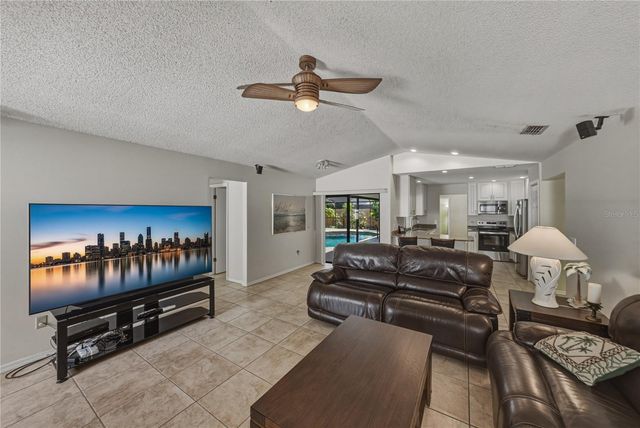 1737 SHADY LEAF DRIVE, Valrico, FL 33596