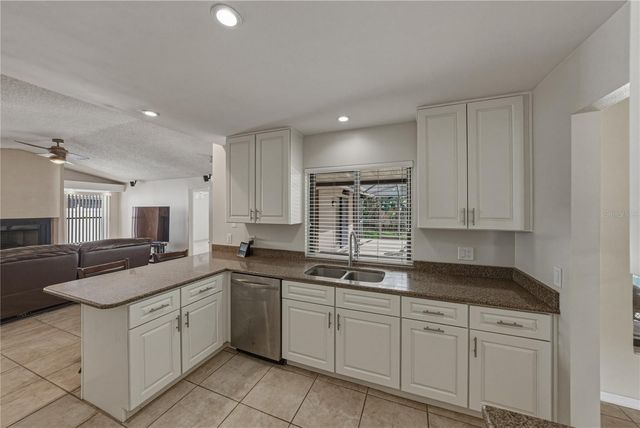 1737 SHADY LEAF DRIVE, Valrico, FL 33596