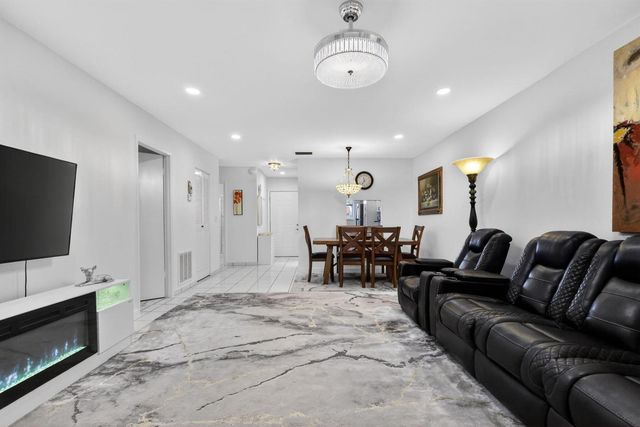 102 Lake Anne Drive, West Palm Beach, FL 33411