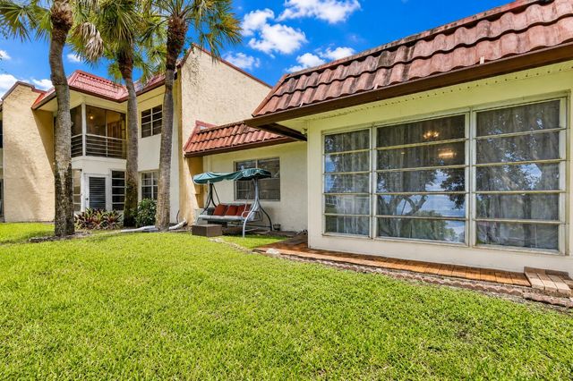 102 Lake Anne Drive, West Palm Beach, FL 33411