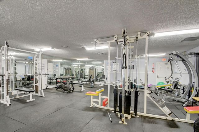 102 Lake Anne Drive, West Palm Beach, FL 33411