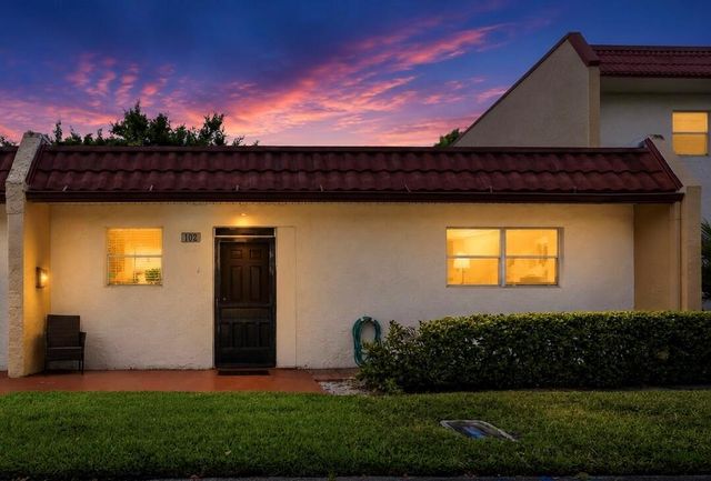 102 Lake Anne Drive, West Palm Beach, FL 33411