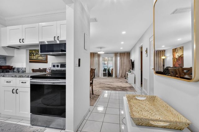 102 Lake Anne Drive, West Palm Beach, FL 33411