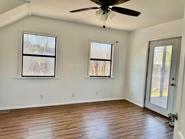 411 E Kingman Avenue, Canadian, TX 79014