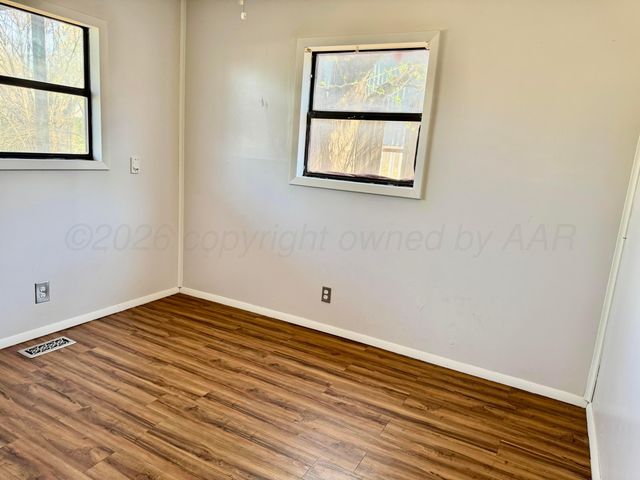 411 E Kingman Avenue, Canadian, TX 79014