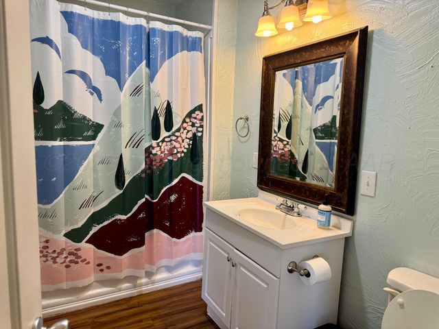 411 E Kingman Avenue, Canadian, TX 79014