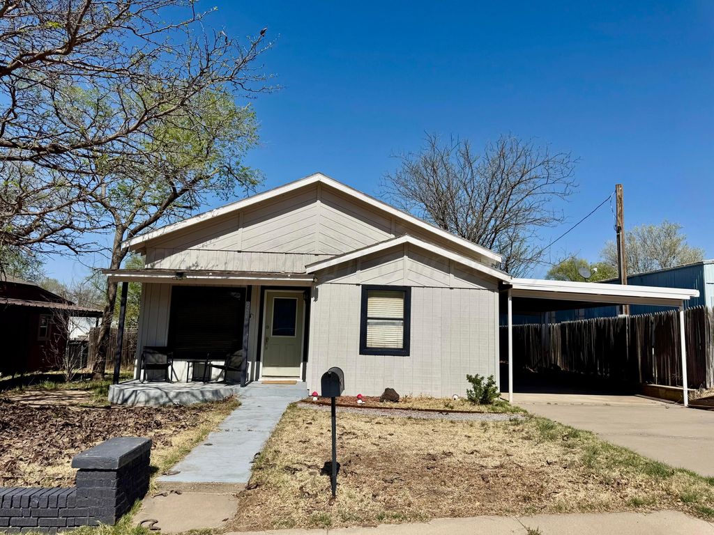 411 E Kingman Avenue, Canadian, TX 79014