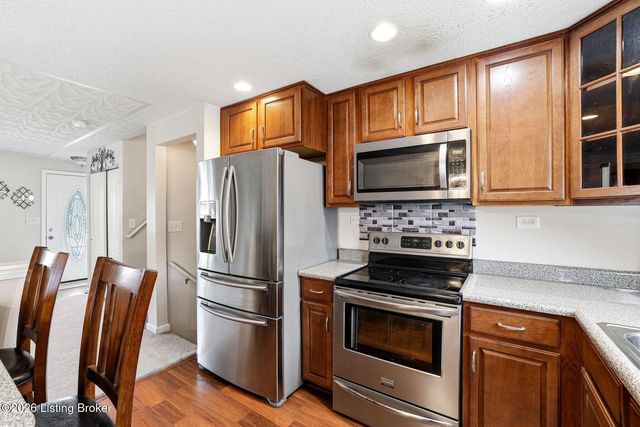 8417 Calm Ln, Louisville, KY 40219