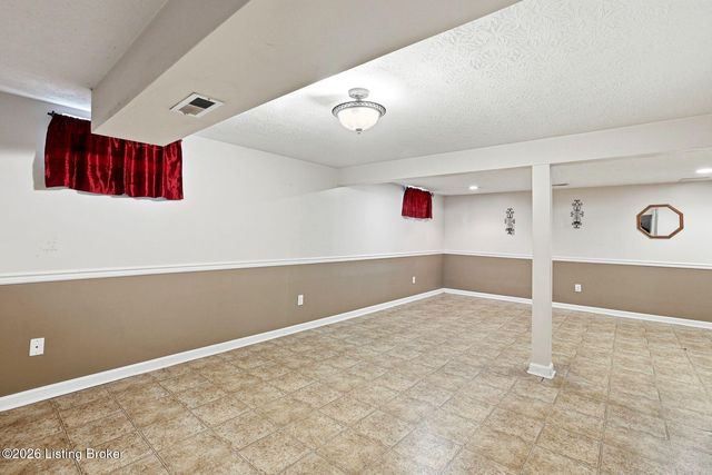 8417 Calm Ln, Louisville, KY 40219