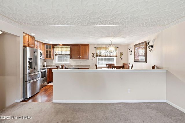 8417 Calm Ln, Louisville, KY 40219