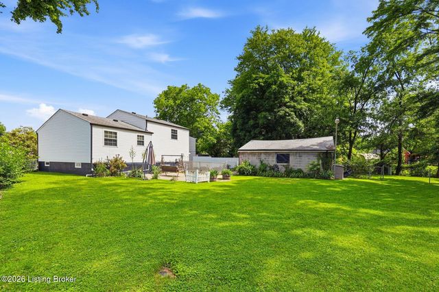 8417 Calm Ln, Louisville, KY 40219