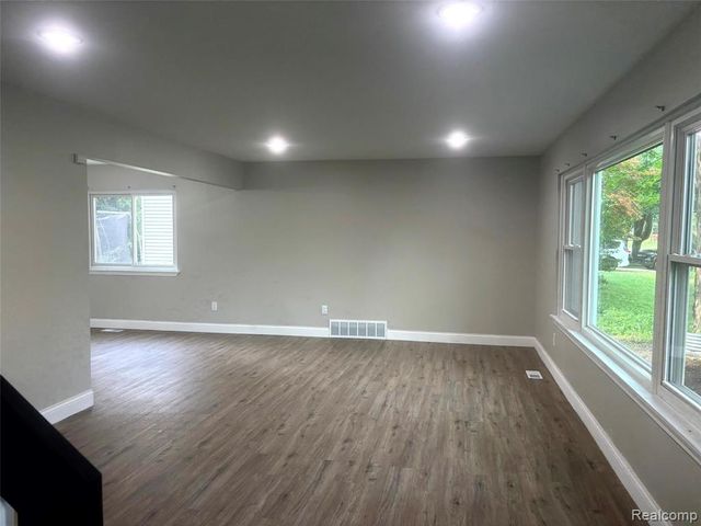 29621 Fernhill Drive, Farmington Hills, MI 48334