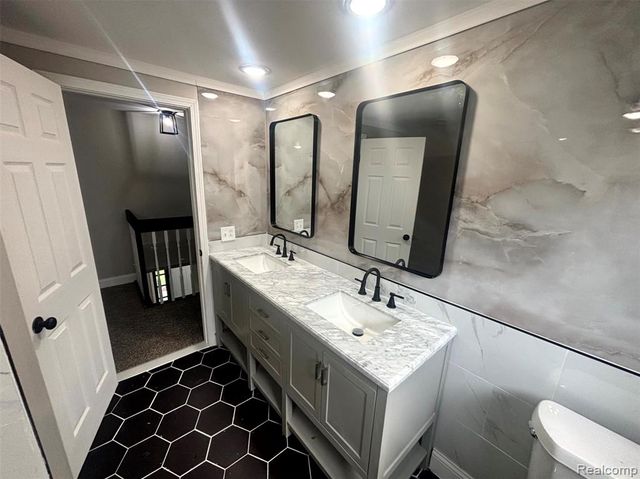 29621 Fernhill Drive, Farmington Hills, MI 48334