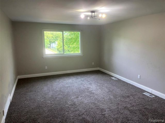 29621 Fernhill Drive, Farmington Hills, MI 48334