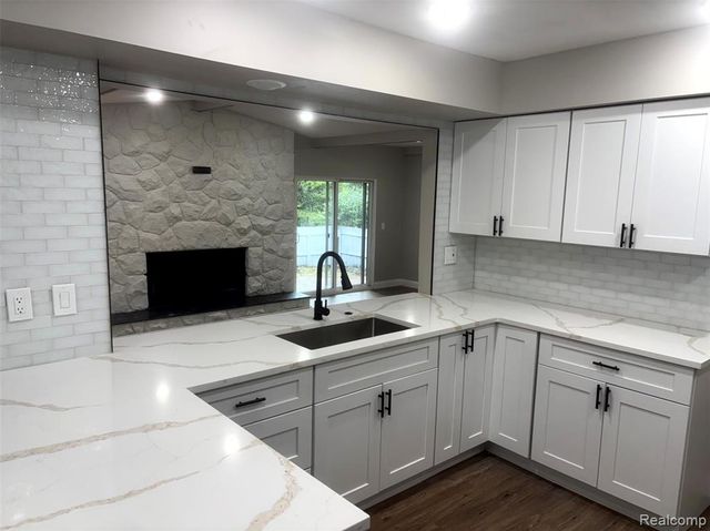 29621 Fernhill Drive, Farmington Hills, MI 48334