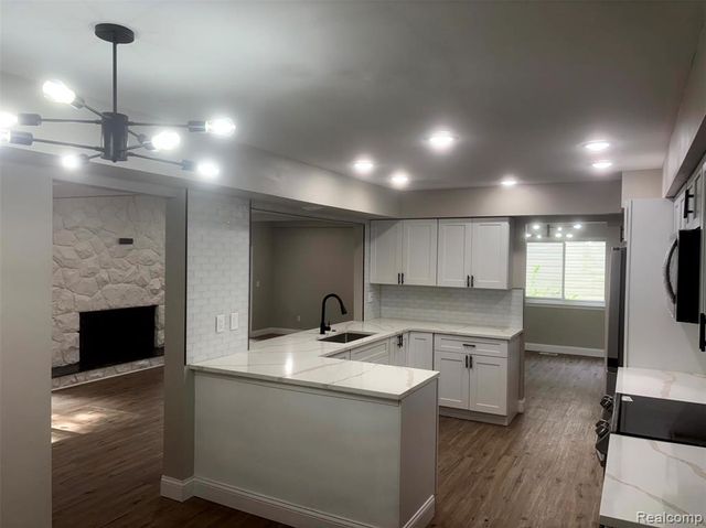 29621 Fernhill Drive, Farmington Hills, MI 48334