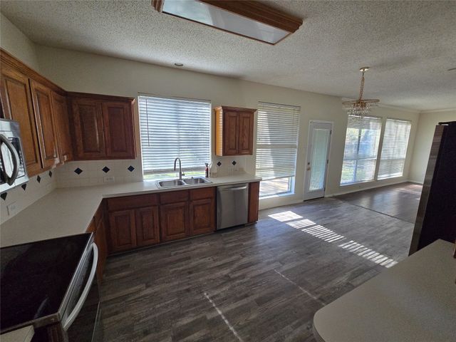 401 Bent Creek Drive, Garland, TX 75040