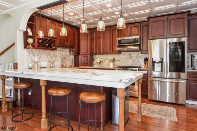27 Joan St, Wayne Twp., NJ 07470