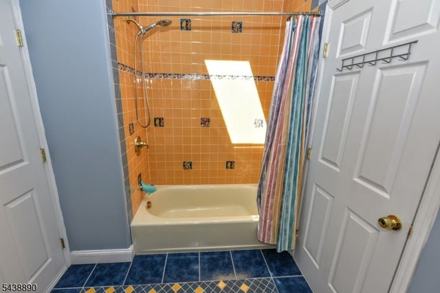 27 Joan St, Wayne Twp., NJ 07470