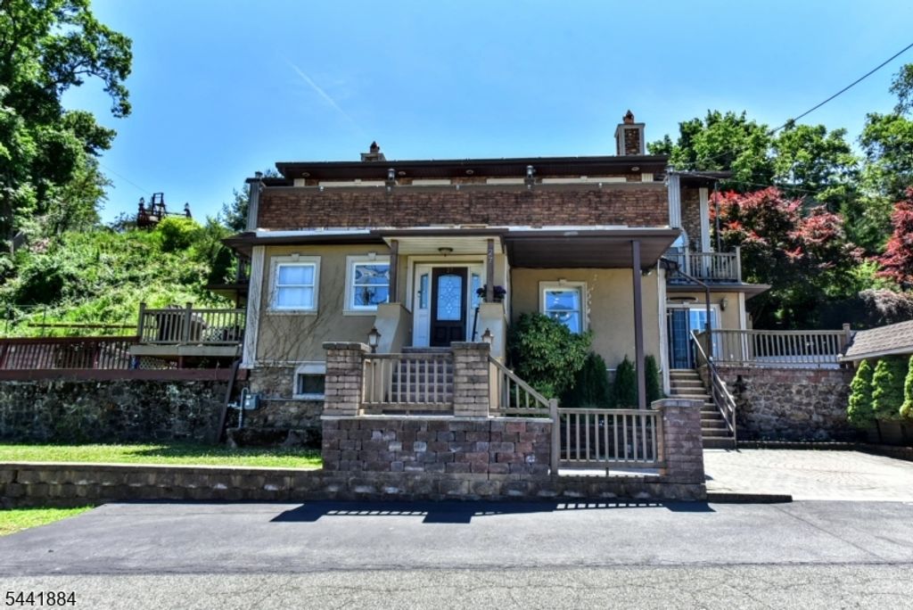 27 Joan St, Wayne Twp., NJ 07470