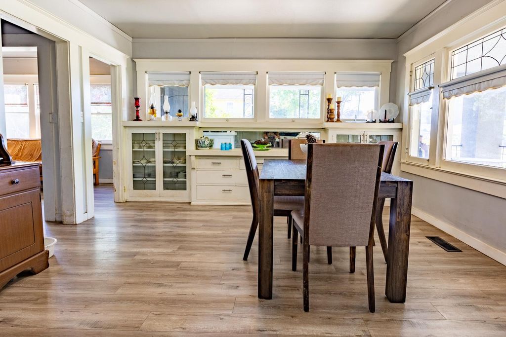 Image 18 of property listing at 3463 E Kerckhoff Avenue, Fresno, CA 93702