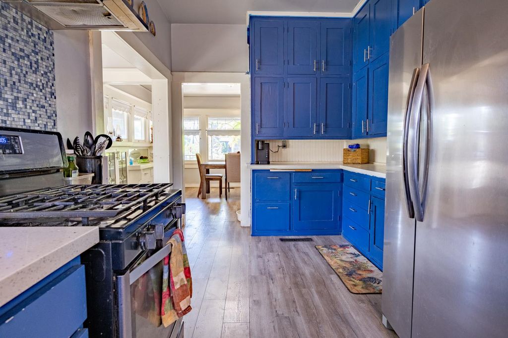 Image 23 of property listing at 3463 E Kerckhoff Avenue, Fresno, CA 93702