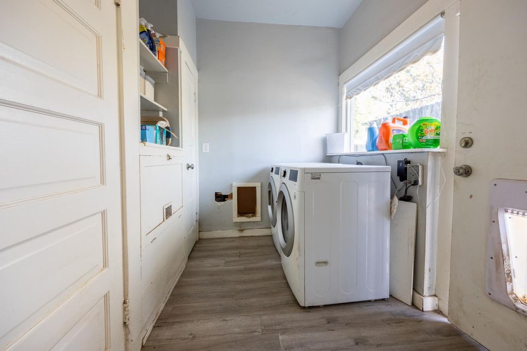 Image 24 of property listing at 3463 E Kerckhoff Avenue, Fresno, CA 93702