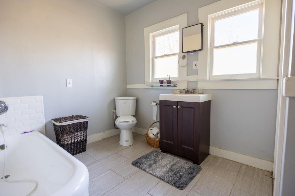 Image 28 of property listing at 3463 E Kerckhoff Avenue, Fresno, CA 93702