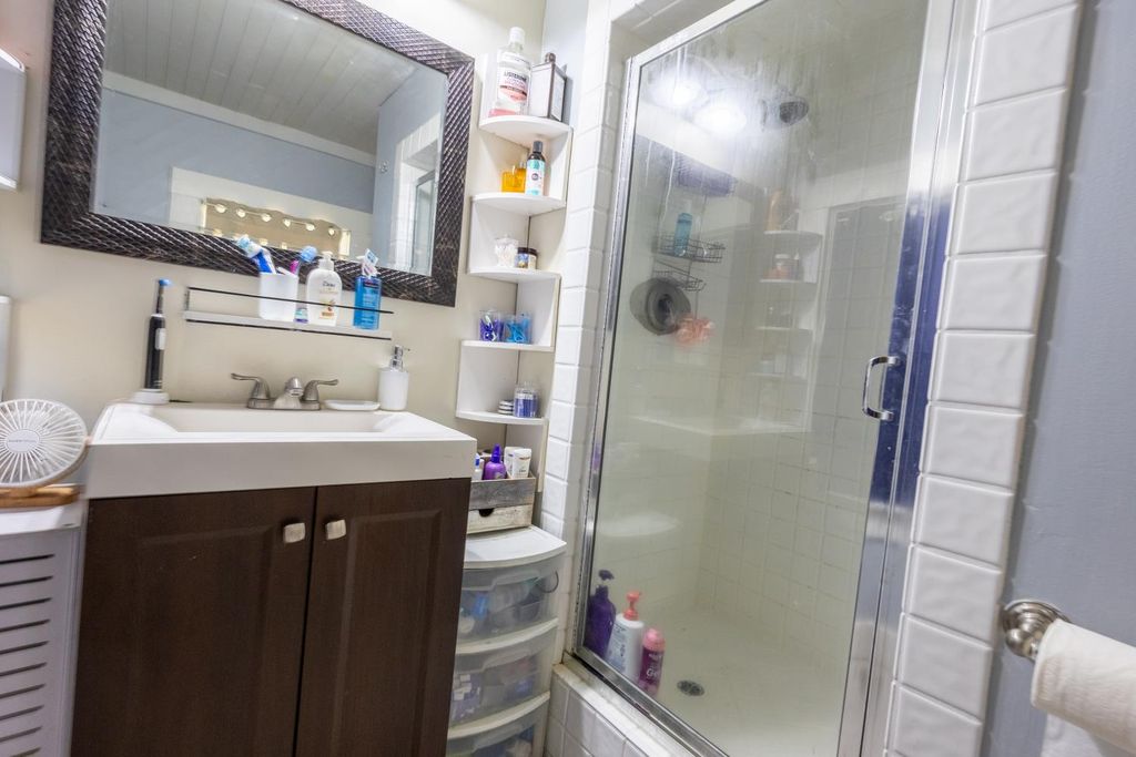 Image 36 of property listing at 3463 E Kerckhoff Avenue, Fresno, CA 93702