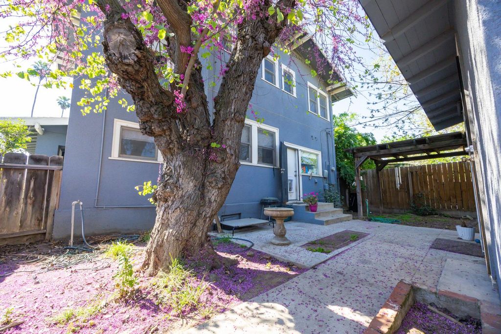 Image 44 of property listing at 3463 E Kerckhoff Avenue, Fresno, CA 93702