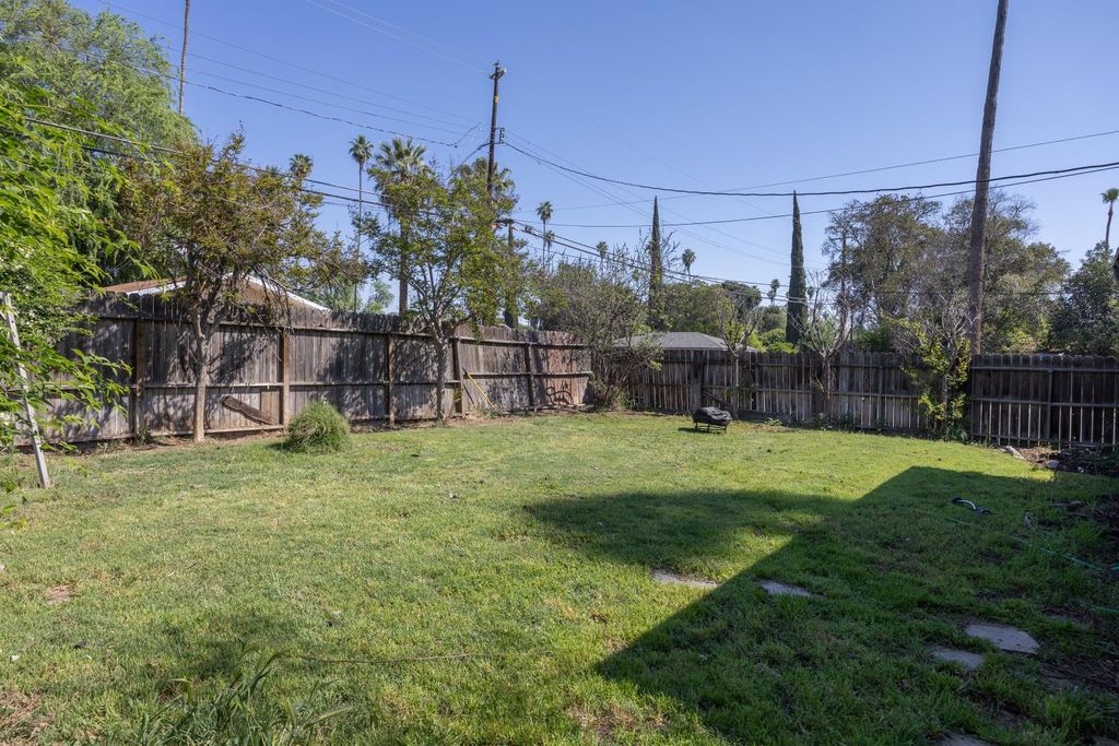 Image 46 of property listing at 3463 E Kerckhoff Avenue, Fresno, CA 93702