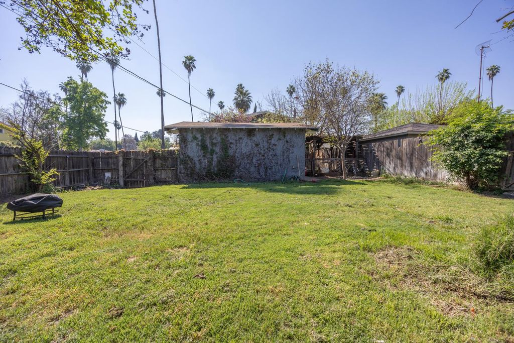 Image 48 of property listing at 3463 E Kerckhoff Avenue, Fresno, CA 93702