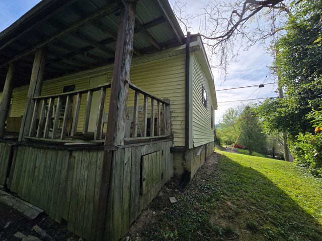 88 Clearview Drive, Irvine, KY 40336