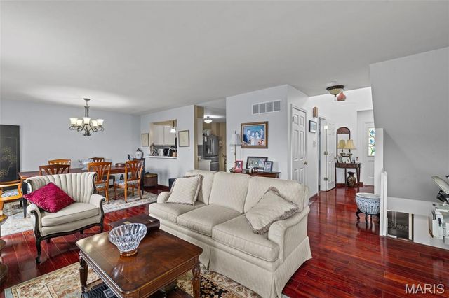 134 Holloway Road, Ballwin, MO 63011