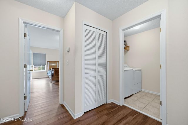 1827 BISCAYNE BAY Circle, Jacksonville, FL 32218