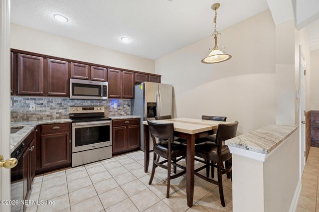 1827 BISCAYNE BAY Circle, Jacksonville, FL 32218