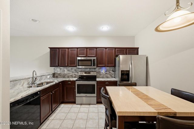 1827 BISCAYNE BAY Circle, Jacksonville, FL 32218