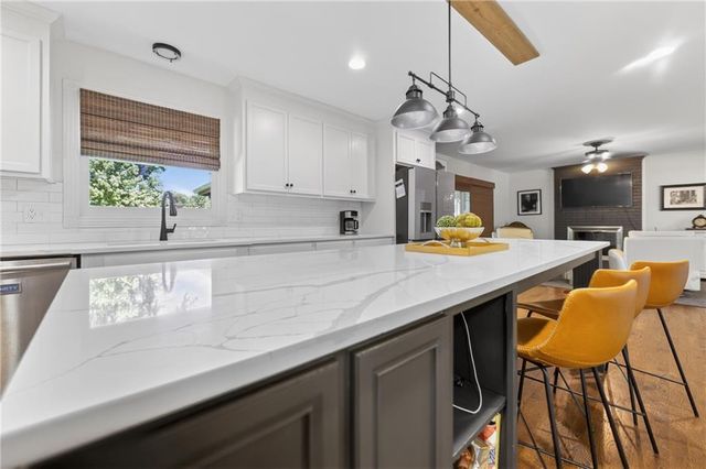 1011 Tam Oshanter Drive, Kansas City, MO 64145