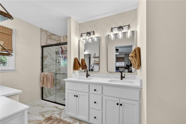 1011 Tam Oshanter Drive, Kansas City, MO 64145