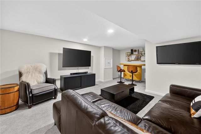 1011 Tam Oshanter Drive, Kansas City, MO 64145