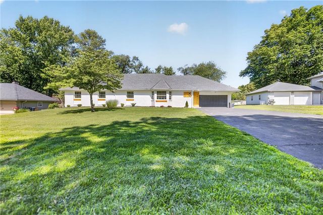 1011 Tam Oshanter Drive, Kansas City, MO 64145