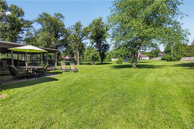1011 Tam Oshanter Drive, Kansas City, MO 64145