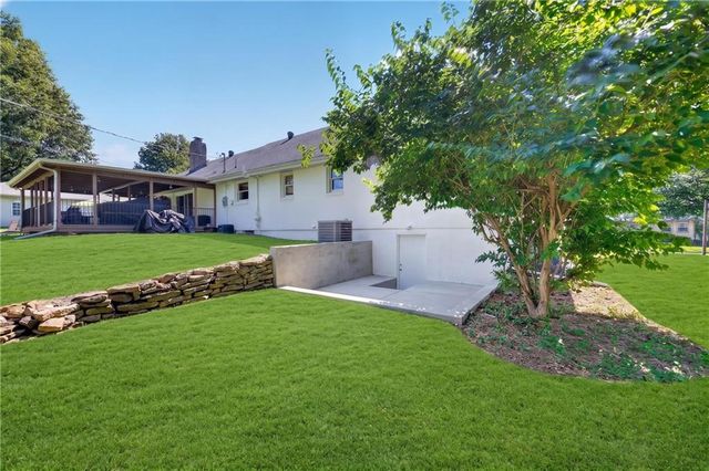1011 Tam Oshanter Drive, Kansas City, MO 64145