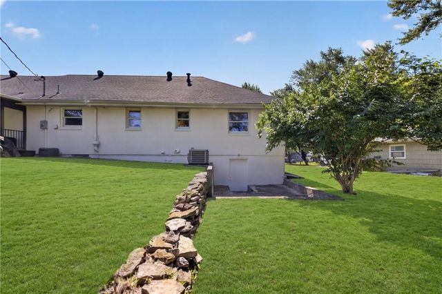 1011 Tam Oshanter Drive, Kansas City, MO 64145