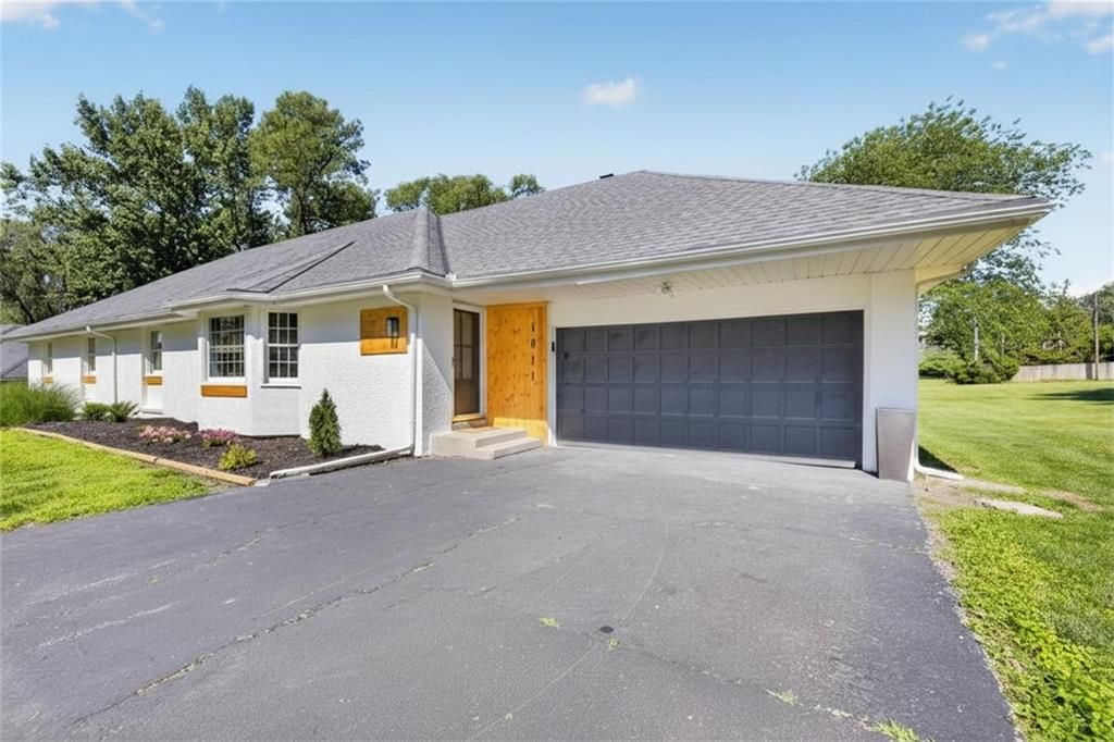 1011 Tam Oshanter Drive, Kansas City, MO 64145
