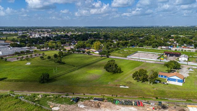 5706 S Acres Drive, Houston, TX 77048